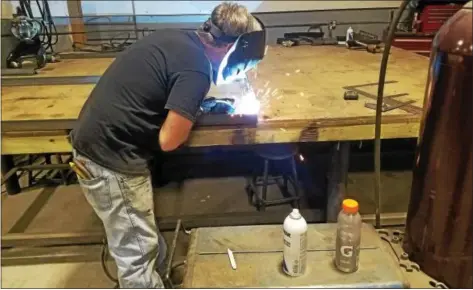  ?? DONNA ROVINS — DIGITAL FIRST MEDIA ?? Dave Engle, an employee at Pottstown’s Palladino Metal Fabricatio­n works on a welding job. Palladino recently became a supplier for Pro Tool Industries, which makes the Woodman’s Pal machete. The two companies have an added dimension to their business...