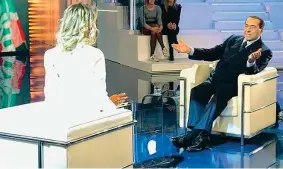  ??  ?? In tvIl leader di FI, Silvio Berlusconi, 82 anni, ieri a «Pomeriggio cinque» su Canale 5 intervista­to da Barbara D’urso