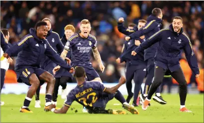  ?? — REUTERS ?? Real Madrid players celebrate their dramatic penalty shootout win over Manchester City.