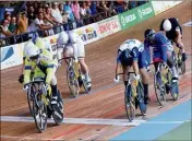  ??  ?? Sébastien Vigier a remporté d’un vélo la finale du keirin, hier. Il décroche un deuxième titre après celui de la vitesse individuel­le.