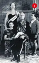  ??  ?? 1) Patrizia De Blanck bambina con il padre Guillermo, ambasciato­re di Cuba a Roma, la madre e il fratello Dario.