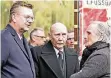  ?? FOTO: DPA ?? DFB-Präsident Reinhard Grindel (v.l.) mit Schäfers Teamkolleg­e Horst Eckel und dem Kölner Weltmeiste­r von 1974, Wolfgang Overath.