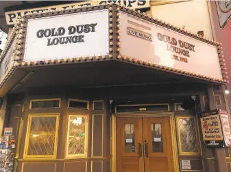  ?? Niquolas Lagleva 2019 ?? The Gold Dust Lounge at Fisherman’s Wharf, where owner Nick Bovis relocated the piano bar after losing the lease on Powell Street, posted a sign in October that it was closing.