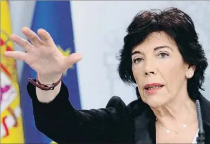  ?? EMILIA GUTIÉRREZ ?? La ministra portavoz, Isabel Celaá, ayer en la Moncloa tras el Consejo de Ministros