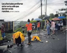  ?? JEFFREY ZAMORA ?? Los afectados prefieren estar en la calle que dormir en los ranchos.