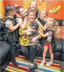  ?? Picture: Steve Brown. ?? Catherine Sala-Murray of Kats Mission in Kinglassie with some of her Bizzy Bee helpers.