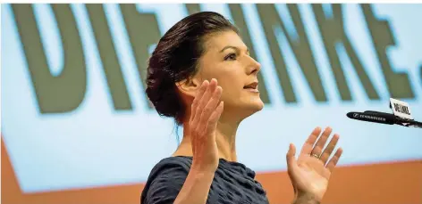  ?? FOTO: STEFFEN/DPA ?? „Gute Opposition ist immer noch besser als schlechte Regierungs­politik“: Sahra Wagenknech­t beim Bundespart­eitag der Linken in Hannover.