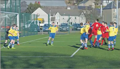  ?? 25_09u16pupil­s02. Photos: Mark Davey ?? Calum McKillop’s sublime header on its way to the net.