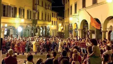  ??  ?? In centro Un’immagine della scorsa edizione de «Il gusto dei Giudi» nel centro di Poppi