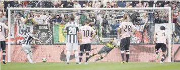  ??  ?? WINNING GOAL: Juventus’ midfielder of Chile Arturo Vidal (left) scores a penalty kick during the Serie A match between Juventus and Palermo at the Alps stadium in Turin. — AFP photo