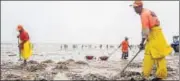  ?? HT FILE ?? Municipal workers clean up plastic waste on Juhu beach.