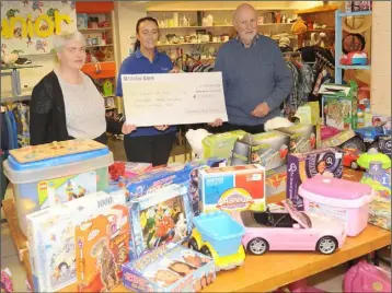  ?? Photo: Aidan Dullaghan/Newspics ?? Eilis O’Hagan, Danann’s Toy Appeal makes a cheque presentati­on to Jennifer Gaskin and Kevin Mulligan in the St. Vincent de Paul Shop, Clanbrassi­l Street.