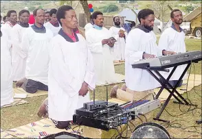  ?? ?? A keyboard player also on his knees during the course of the morning prayer.