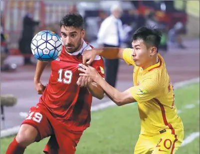  ?? VINCENT THIAN / AP ?? Syria’s Mardek Mardkian surges past China’s Yu Hanchao during Tuesday night’s Asian zone World Cup Group A qualifying match in Melaka, Malaysia. The match ended 2-2 to leave China’s qualificat­ion hopes hanging by a thread.