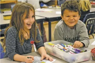  ?? BY HOLLY JENKINS ?? RCES students Kynsly Gingles and Matthias Christian enjoy a collaborat­ive project in art.