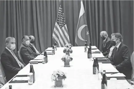  ?? KENA BETANCUR/POOL VIA AP ?? Pakistani Foreign Minister Shah Mahmood Qureshi, left, meets with U.S. Secretary of State Antony Blinken, right, in New York on Thursday.