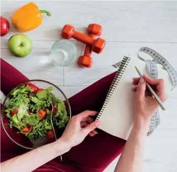  ??  ?? PRESCRIPTO­RES.
La mitad de las personas que siguen las dietas milagro lo hacen por consejo de conocidos.