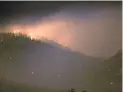  ?? MICHAEL CHOW AND THOMAS HAWTHORNE/ THE REPUBLIC ?? The Museum Fire is seen from Flagstaff on Tuesday.