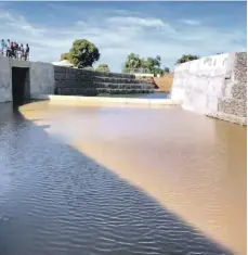  ?? ?? Los haitianos comenzaron a canalizar el río Masacre.