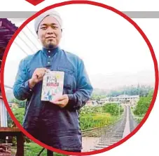  ??  ?? MUHAMMAD Safwatulla­h ketika misi dakwah di sekitar pedalaman Sabah.