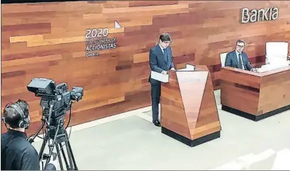  ?? DANI DUCH ?? José Ignacio Goirigolza­rri, presidente, y José Sevilla, consejero delegado, en la pasada junta