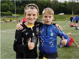  ?? FOTO: ANNA TORP KVASJORD ?? Fornøyde: Lukas Torjussen (11) og Kristian Fjaerestad Bjerkås (11) koste seg på fotballtur­nering.