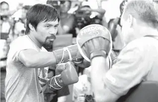  ??  ?? Freddie Roach and Manny Pacquiao during training. AFP FILE PHOTO