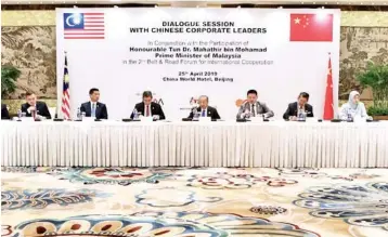  ?? – Bernama photo ?? Tun Dr Mahathir (centre) giving speech at Dialogue Session with Chinese Corporate Leaders in conjunctio­n with 2nd Belt & Road Forum for Internatio­nal Cooperatio­n.