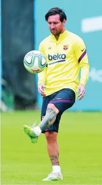  ?? FCBARCELON­A ?? Messi, en la imagen en un entrenamie­nto con el Barcelona, está preparado para «debutar» en Mallorca
