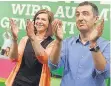  ?? FOTO: DPA ?? Katrin Göring-Eckardt und Cem Özdemir auf dem Parteitag.