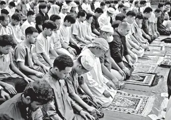  ?? ARJOY CENIZA ?? EID’L FITR IN DAVAO CITY. Dabawenyo Muslim faithful gathered to celebrate Eid’l Fitr and offer prayers on Roxas Avenue, Davao City, on Wednesday morning, April 10, 2024.