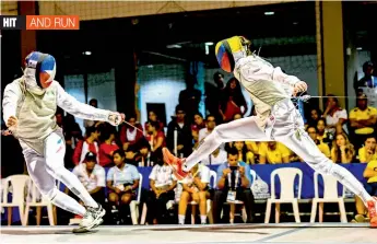  ??  ?? Chile’s Felipe Alvear (left) competes against Colombia’s Daniel Delgado in their men’s team foil final in the fencing event at the XVIII Bolivarian Games 2017 in Santa Marta, Colombia, on Wednesday. —