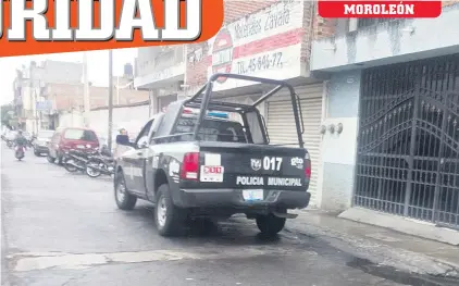  ??  ?? Hombres armados la intercepta­n cerca de la colonia Los Pinos; policías no lograron ubicarlos.