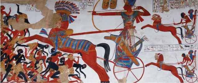  ??  ?? EXALTACIÓN DE RAMSÉS II. Este gran faraón guerrero y longevo de la Dinastía XIX se hizo retratar en relieves y murales protagoniz­ando acciones militares, como la batalla de Qadesh o su lucha contra los nubios (arriba, en el templo de Reit el-Wali).