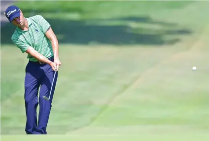  ?? AP PHOTO/DAVID DERMER ?? STEADY. Justin Thomas watches his approach shot on the sixth hole during the final round of the Bridgeston­e Invitation­al at Firestone Country Club.