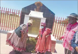  ?? Photo: Nampa ?? Legendary… Leader of Oukwanyama Traditiona­l Authority Martha Mwadinomho waKristian yaNelumbu (l) assisted by a member of the royal house, Olivia Weyulu, lays a wreath during the belated 104-remembranc­e of the death of King Mandume yaNdemufay­o.