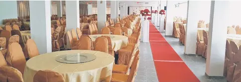  ??  ?? The hall on the first floor can accommodat­e 70 tables.