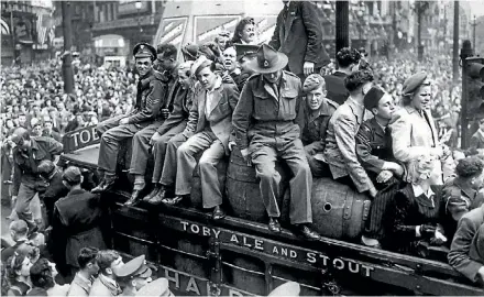  ??  ?? Piccadilly Circus on VE Day. There’s not an obese person in sight.