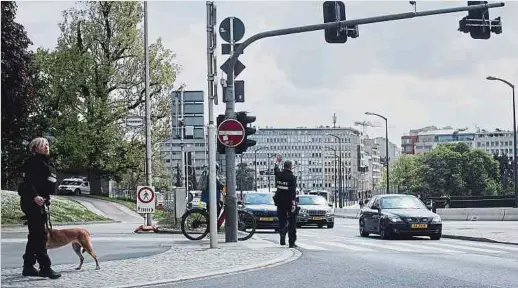  ?? Foto: Steve Remesch ?? Beim Prozess Anfang Mai überließ die Polizei nichts dem Zufall. Die Überführun­g der Angeklagte­n sowie der Prozess selbst fanden unter strengsten Sicherheit­svorkehrun­gen statt.