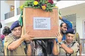 ?? HT PHOTO ?? J&amp;K police chief SP Vaid along with other cops carrying the coffin of one of the slain policemen in Shopian on Wednesday.