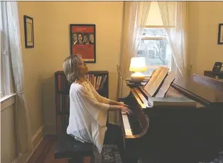  ?? BALTIMORE SYMPHONY ORCHESTRA ?? Musicians like Lura Clinton are livestream­ing recitals from their homes.