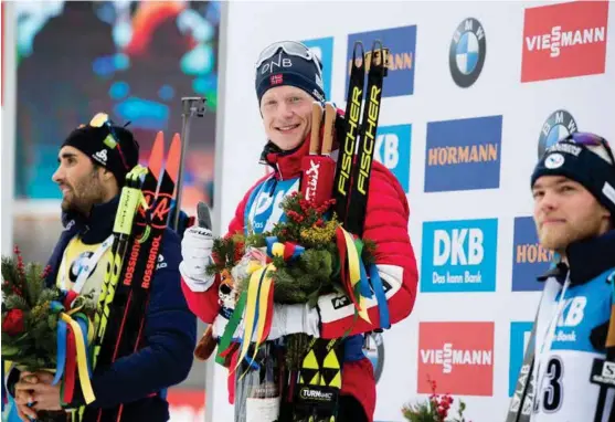  ??  ?? TILBAKE PÅ TOPPEN: Johannes Thingnes Bø tok i går den første verdenscup­seieren etter jul. Kampen mot Martin Fourcade (til v.) vil vare hele sesongen. Antonin Guigonnat tok tredjeplas­sen.