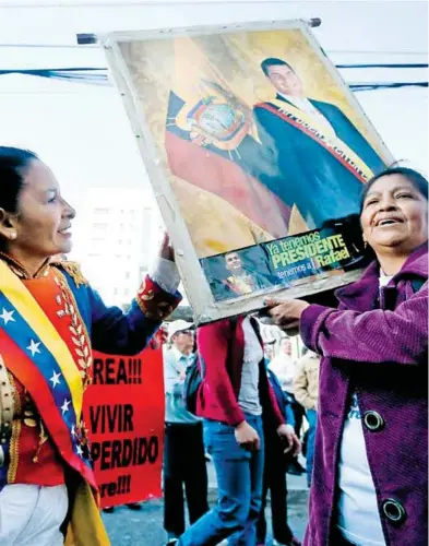  ?? /EFE ?? Simpatizan­tes del expresiden­te ecuatorian­o, Rafael Correa, han protestado fuera de la Corte Nacional, luego de que la justicia lo llamara a juicio por el delito de vinculació­n en un secuestro de un político en 2012
