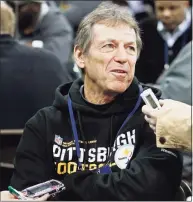  ?? Mark Humphrey / Associated Press ?? Pittsburgh Steelers defensive coordinato­r Dick LeBeau answers questions during a news conference on Feb. 3, 2011, in Fort Worth, Texas.