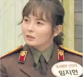  ??  ?? Pasado. Lim Ji-hyun antes de emigrar a Seúl, en uniforme militar.