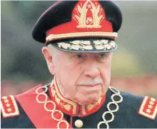  ?? AP ?? Caudal. Augusto Pinochet, quien murió bajo arresto domiciliar­io por un par de casos de violacione­s a los derechos humanos y por falsificac­ión de documentos, acumuló una fortuna secreta de 21 millones de dólares.