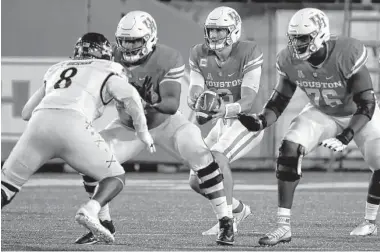  ?? Contributo­r file photo ?? Left tackle Patrick Paul (76) is one of the holdovers on the offensive line for UH. The third-year sophomore, who has started 19 games in his career, is on the preseason watch list for the Outland Trophy.