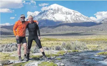  ?? FOTOS: PRIVAT ?? Helmut Müller (rechts) und Bernd Rudischhau­ser bei ihrer Tour durch Südamerika.