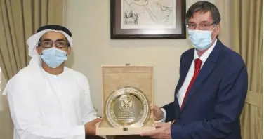  ??  ?? Sheikh Fahim Al Qasimi presents Stanimir Vukicevic with the DGR memorial shield.