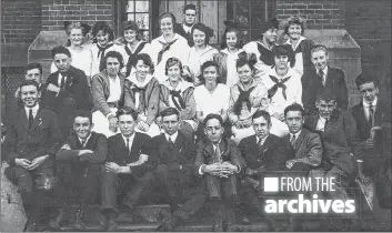  ?? PHOTO COURTESY OF BUNK TRINACTY ?? With graduation fast approachin­g, here’s a look at how students dressed 100 years ago. Pictured is the Windsor Academy’s class of 1918. Do you have a historic photo or postcard you’d like to share? Please email editor@ hantsjourn­al.ca.
